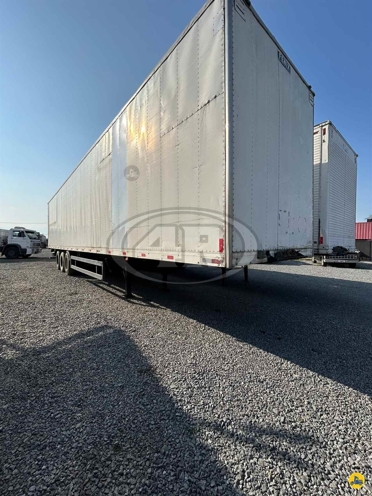 CARRETA JULIETA BAU FURGÃO 4R Caminhões LORENA SÃO PAULO SP